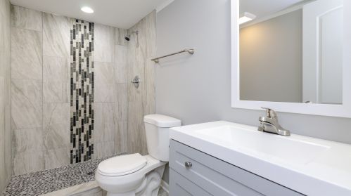 8455 Kingston Ave, Chicago IL 60617-1912 exterior