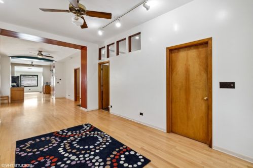 2436 Sawyer Ave, Chicago IL 60647-2517 exterior