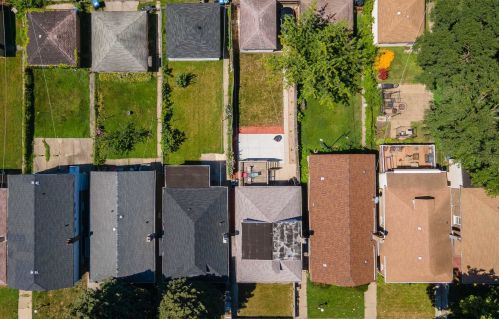 9132 Saginaw Ave, Chicago IL  60617-4150 exterior