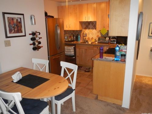 34 Greenmeadow Dr, Babylon NY  11702-2341 exterior