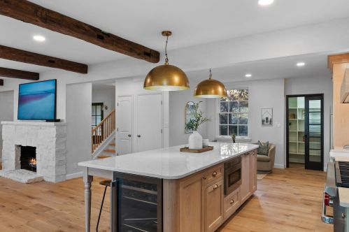 4150 Lake Dr, Milwaukee WI  53211-1719 exterior