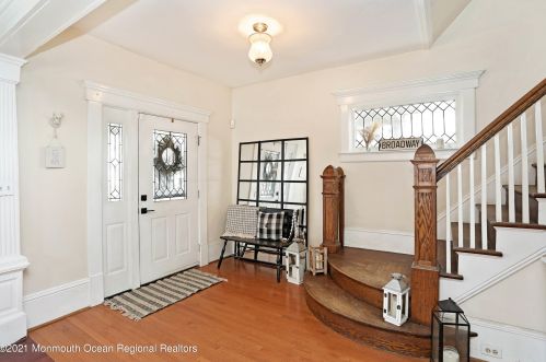 30 Broadway, East Freehold NJ 07728-1813 exterior