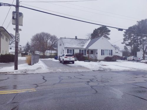 810 Admiral St, Providence, RI 02904-1902