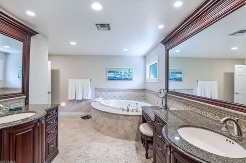 635 Anchor Rode Dr, Naples FL 34103-2716 exterior