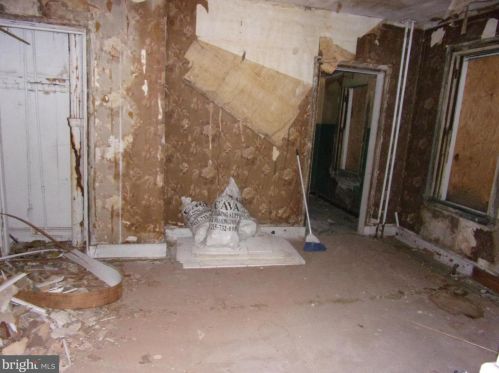 425 10 St, Chester PA 19013-5904 exterior