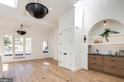 2013 Q St, Washington DC 20002-2373 exterior