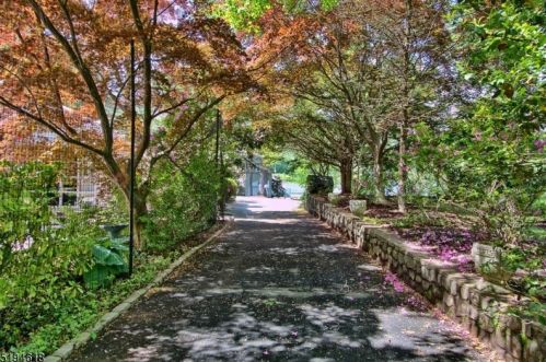 22 Cedar Lk, Parsippany NJ 07834-1805 exterior