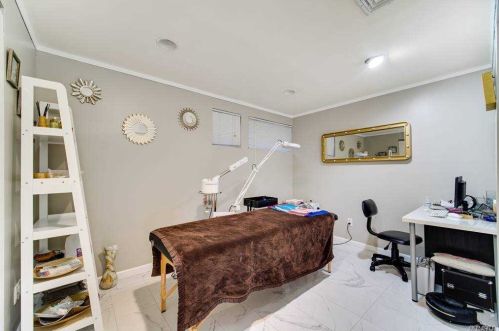 717 Eagle Dr, Valley Stream NY 11581-3539 exterior