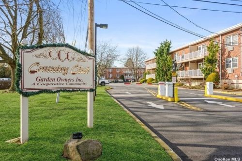 207 Farber Dr, Babylon NY  11704-5142 exterior