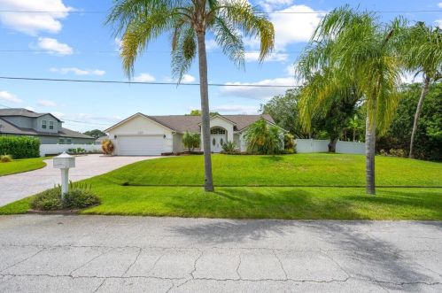 107 Hawthorne Cir, Fort Pierce, FL 34953-3522