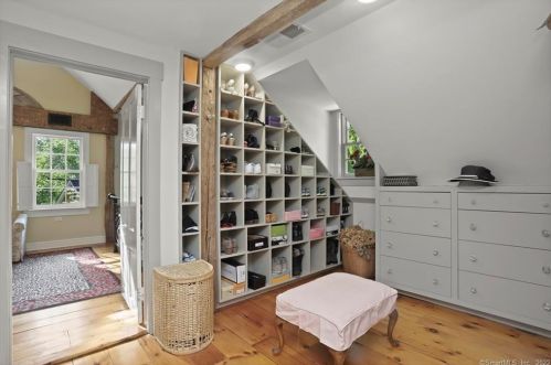 200 Bedford Rd, Greenwich CT 06831-2537 exterior