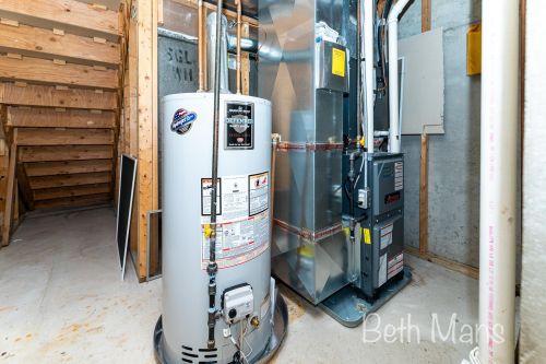 2058 Treeridge Dr, Grand Rapids MI 49508-3718 exterior