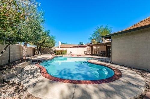 15614 29 Ave, Phoenix AZ 85053-4056 exterior