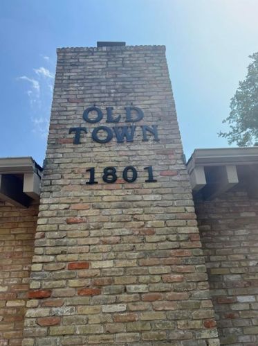 1849 Coronado Hl Dr, Austin TX 78752-2116 exterior