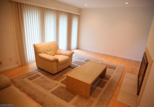 21 Alcott Dr, Livingston NJ  07039-1223 exterior