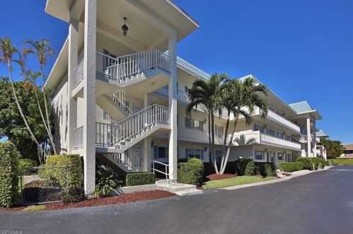 3055 Riviera Dr, Naples FL 34103-2753 exterior