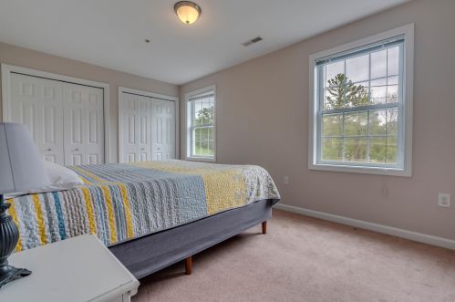 6 Townsend Dr, Dover NH 03820-6514 exterior