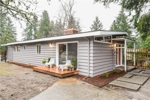 18750 12 Ave, Seattle WA  98155-2242 exterior