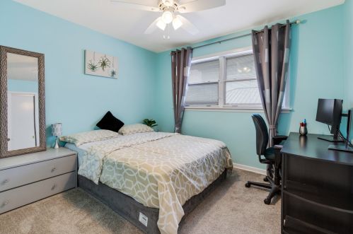 8232 Catherine Ave, Chicago IL 60656-1110 exterior