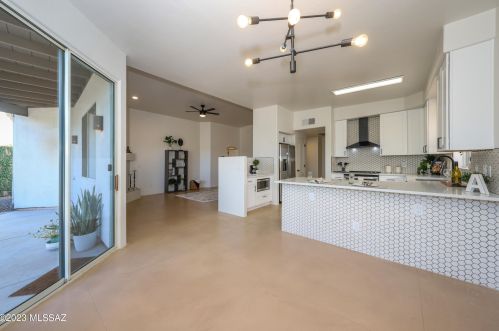 6561 Shadow Bluff Dr, Tucson AZ  85704-6950 exterior