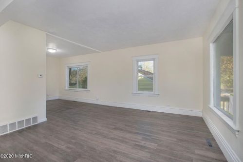 1033 Fenimore Ave, Kalamazoo MI 49048-2028 exterior