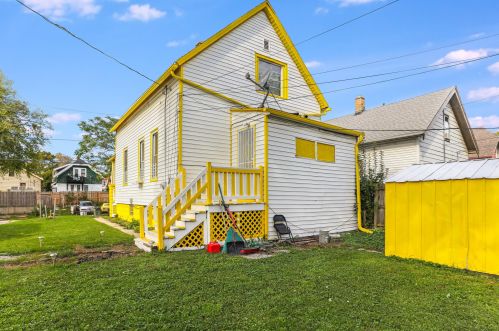 3746 2nd Ln, Milwaukee WI 53212-1516 exterior