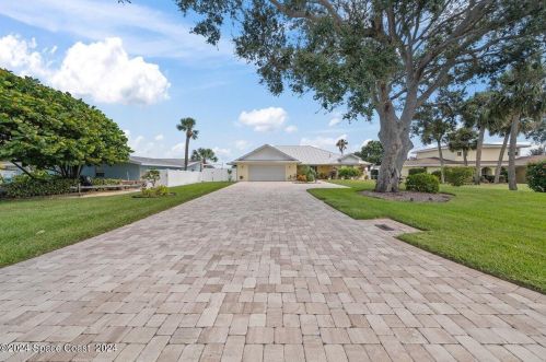 3010 Newfound Harbor Dr, Merritt Island FL 32952-2624 exterior