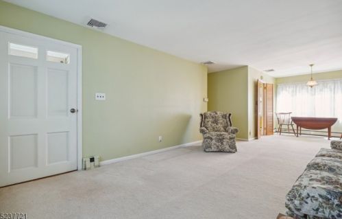 72 Fellswood Dr, Livingston NJ 07039-2238 exterior