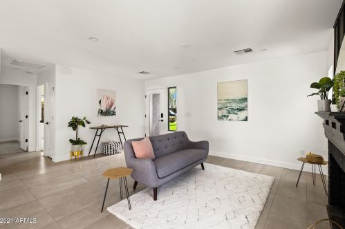 1038 Clarendon Ave, Phoenix AZ 85033-4119 exterior