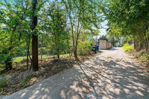 1008 8th St, Austin TX 78702 exterior