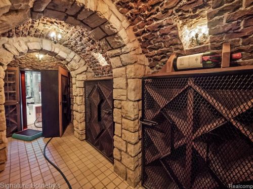 2009 Victoria Hl, Rochester MI exterior