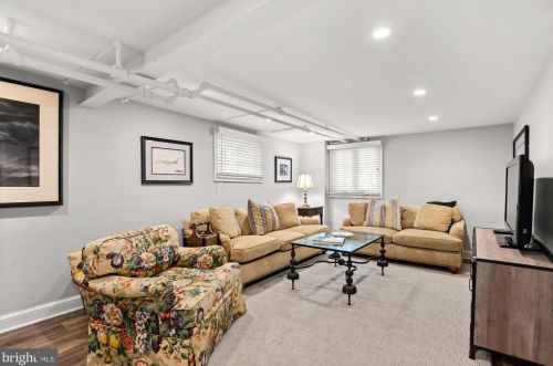 5103 Duvall Dr, Bethesda MD 20816-1871 exterior