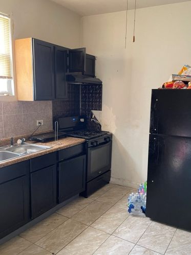 6759 Peoria St, Chicago IL 60621-1827 exterior