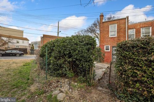 1850 Capitol Ave, Washington DC 20002-1702 exterior