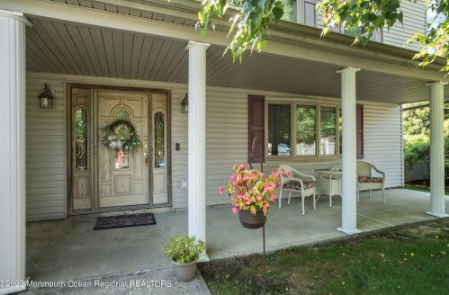 9 Carlisle Ct, Hazlet, NJ 07730-1702