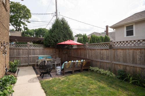 2723 Edgewood Ave, Milwaukee WI  53211-2913 exterior