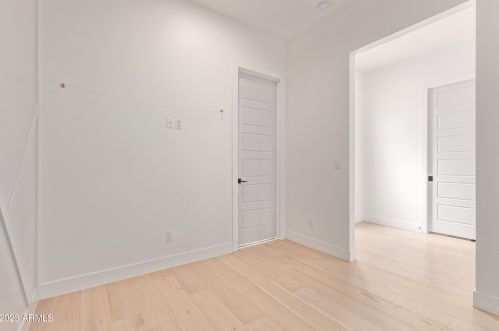 4239 42nd St, Phoenix AZ  85018-4207 exterior