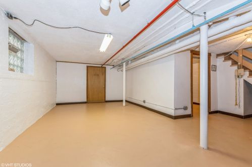 8029 Eberhart Ave, Chicago IL 60637-2411 exterior