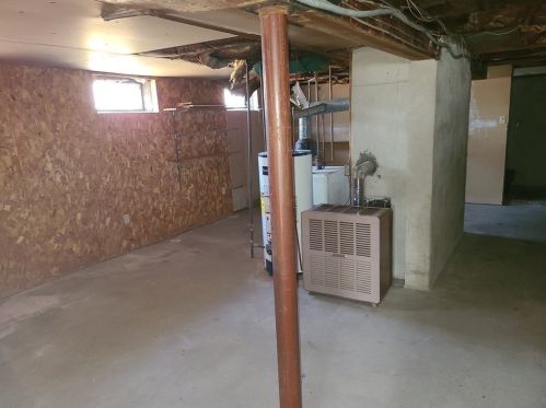 228 Hermitage Dr, Springfield MA 01129-1346 exterior