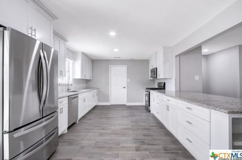 718 Grosvenor St, San Antonio TX 78221-1408 exterior