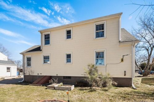 68 Irving St, Manchester CT 06042-3029 exterior