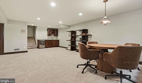 7701 Midday Ln, Alexandria VA 22306-2522 exterior