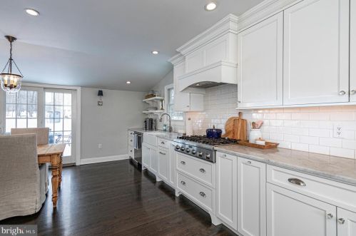 6 Alta Vista Dr, Princeton NJ 08540-7429 exterior