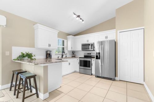 4375 6 Ave, Naples FL 34120-9047 exterior