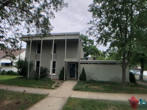 2530 5th Ave, Hibbing, MN 55746-2041