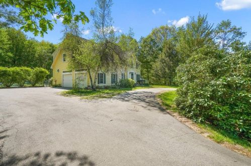 15 Longview Dr, Concord NH  03304-4809 exterior