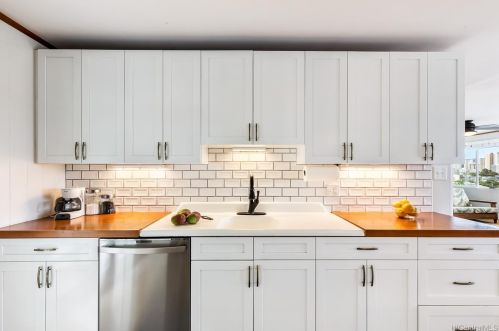 2910 Dole St, Honolulu HI 96816-1730 exterior