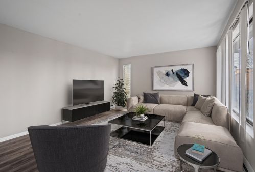 8661 72nd St, Milwaukee, WI 53223-2745