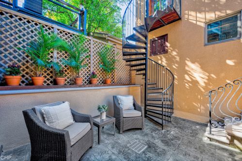 2732 Marshfield Ave, Chicago IL 60614-1016 exterior