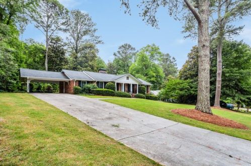 4825 Kendall Ct, Atlanta GA 30342-2776 exterior